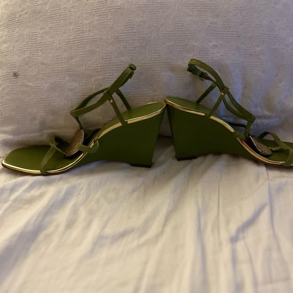 Anne Klein Sling back summer wedge heel. - Picture 3 of 4